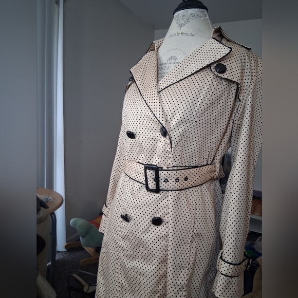 Chic Apricot and Black Polka Dot Trench Coat - Picture 2 of 10